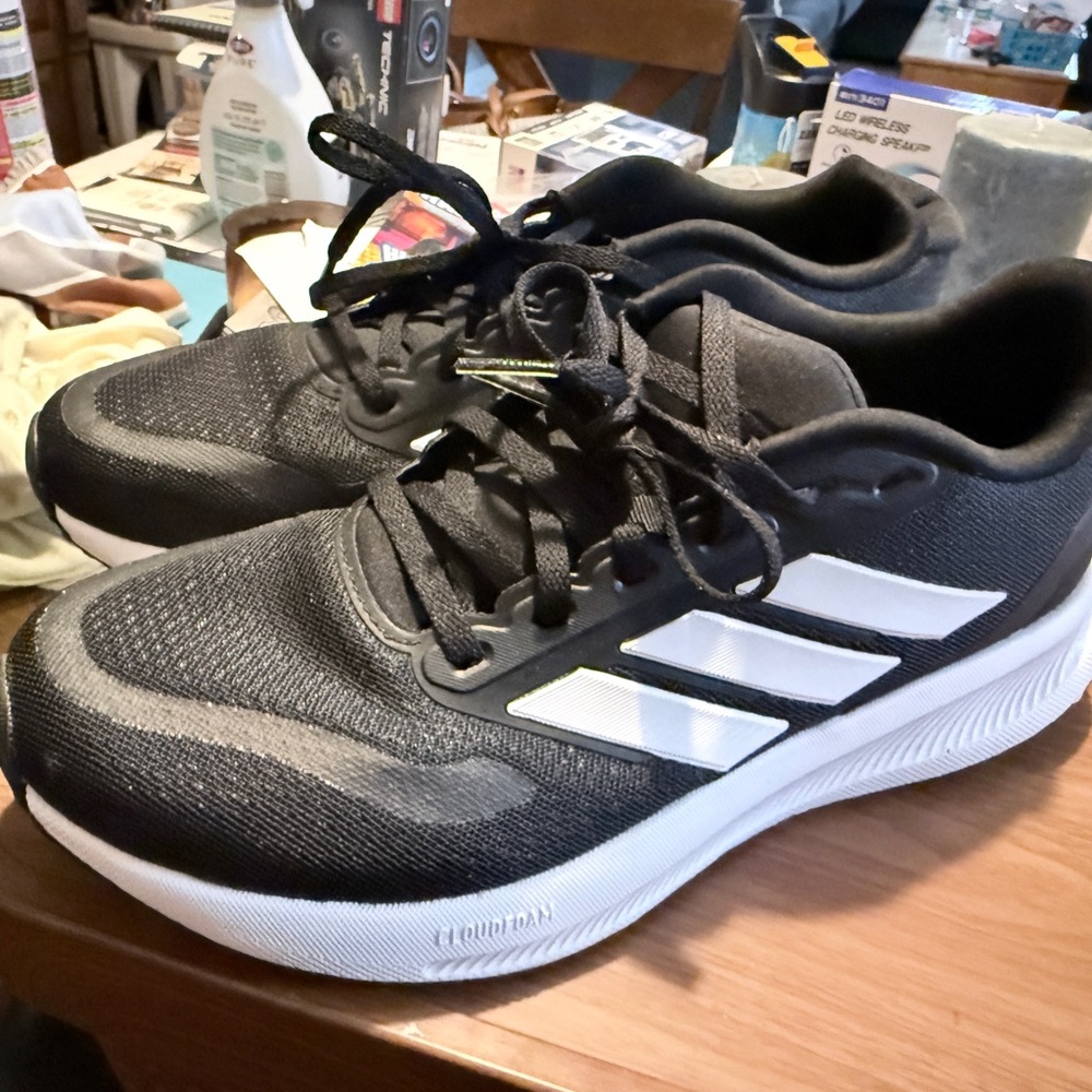 NWT Adidas women’s black and White Ortho shoes